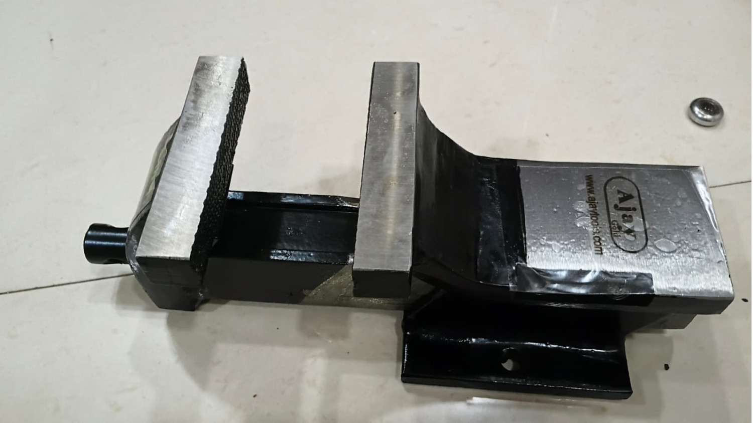 STEEL BENCH VICE